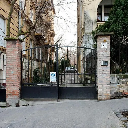 St. Gellert Square - Minilux Apartmán Budapešť